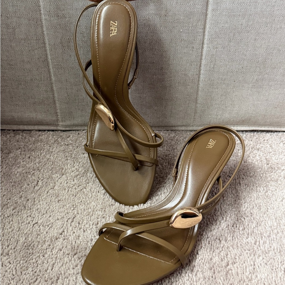 Zara Women's Olive Strappy Sandals